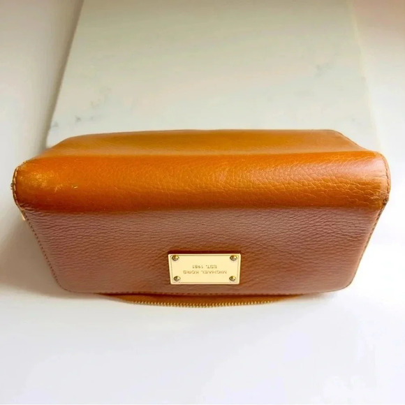 Micheal Kors Jet Set Pebbled Leather Large Zip Around Wallet - Picture 8 of 13